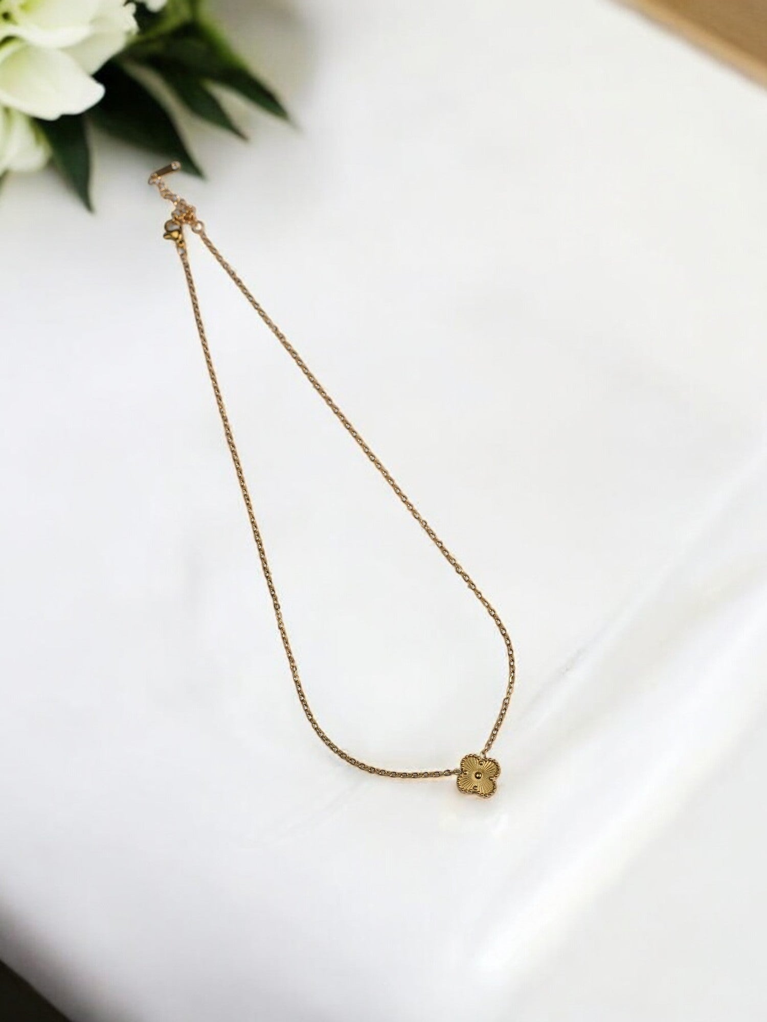BRANDED GOLDEN CLOVER CHAIN