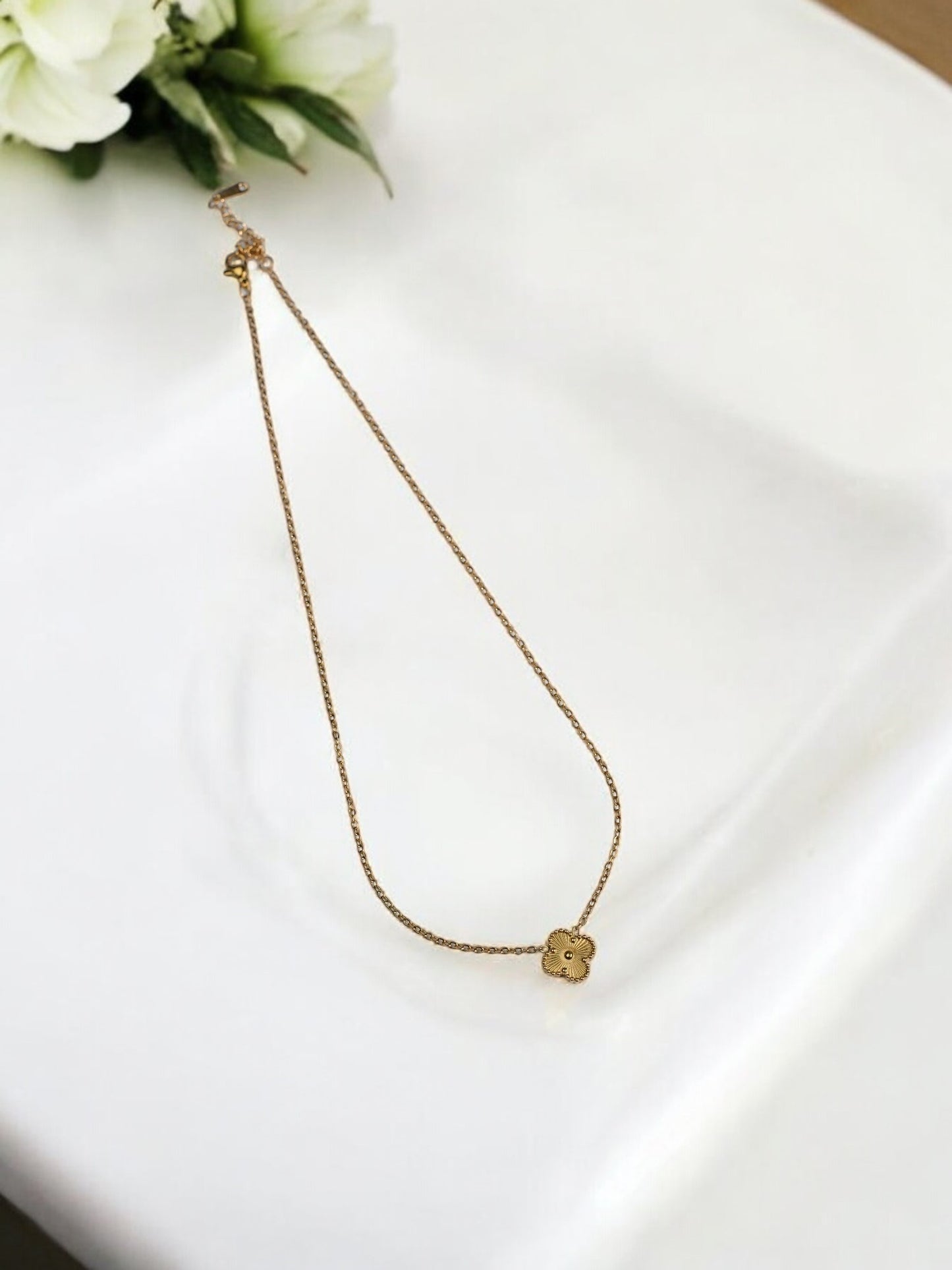 BRANDED GOLDEN CLOVER CHAIN