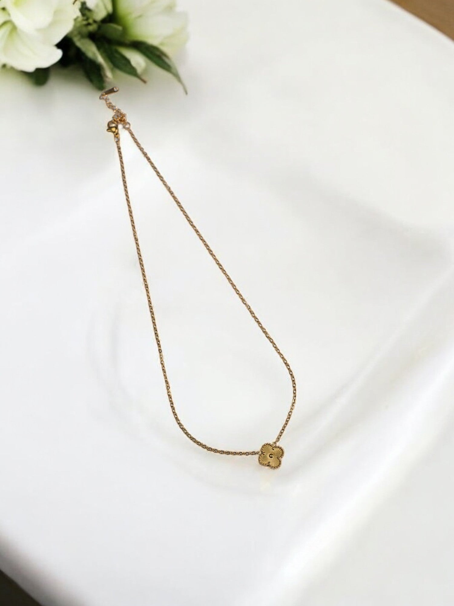 BRANDED GOLDEN CLOVER CHAIN