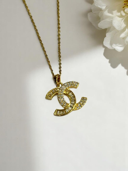 GOLDEN CHAIN WITH DIAMOND PENDENT 