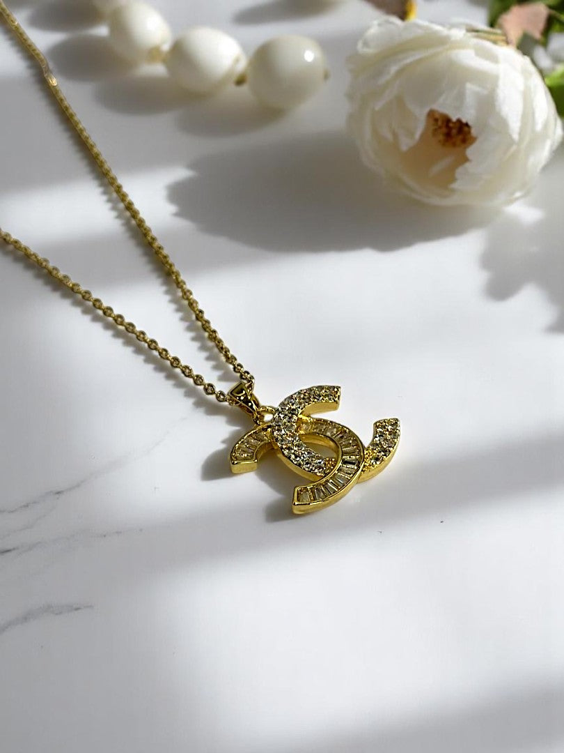 GOLDEN CHAIN WITH DIAMOND PENDENT 