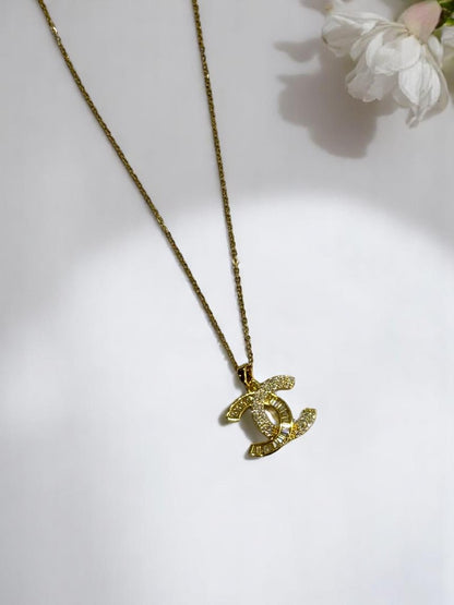 GOLDEN CHAIN WITH DIAMOND PENDENT 
