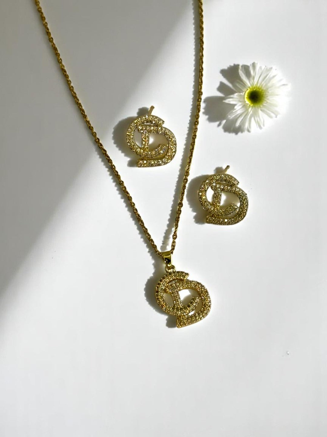 18K GOLD PLATED CHAIN WITH DIAMOND PENDENT AND EARRINGS