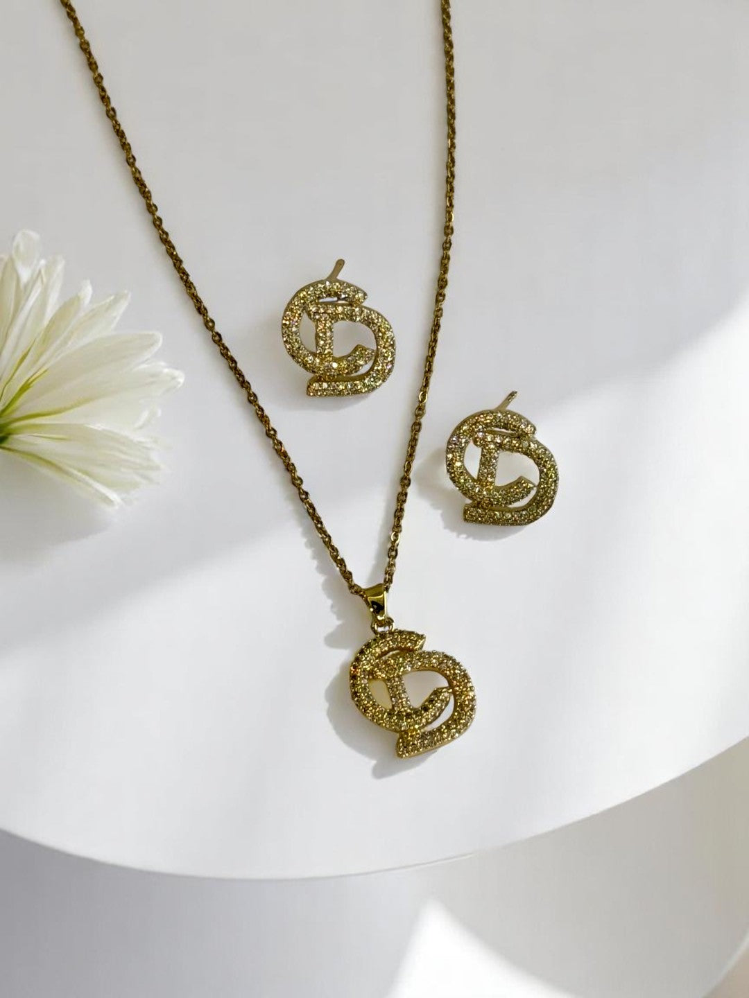 18K GOLD PLATED CHAIN WITH DIAMOND PENDENT AND EARRINGS