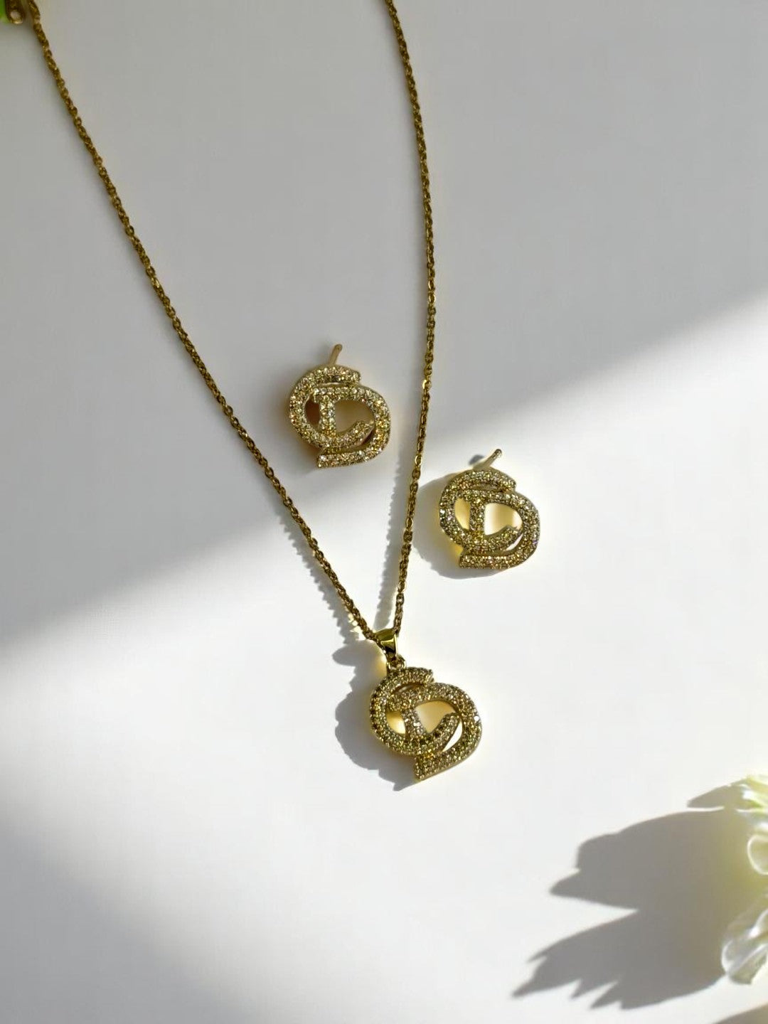 18K GOLD PLATED CHAIN WITH BRANDED DIAMOND PENDENT AND EARRINGS