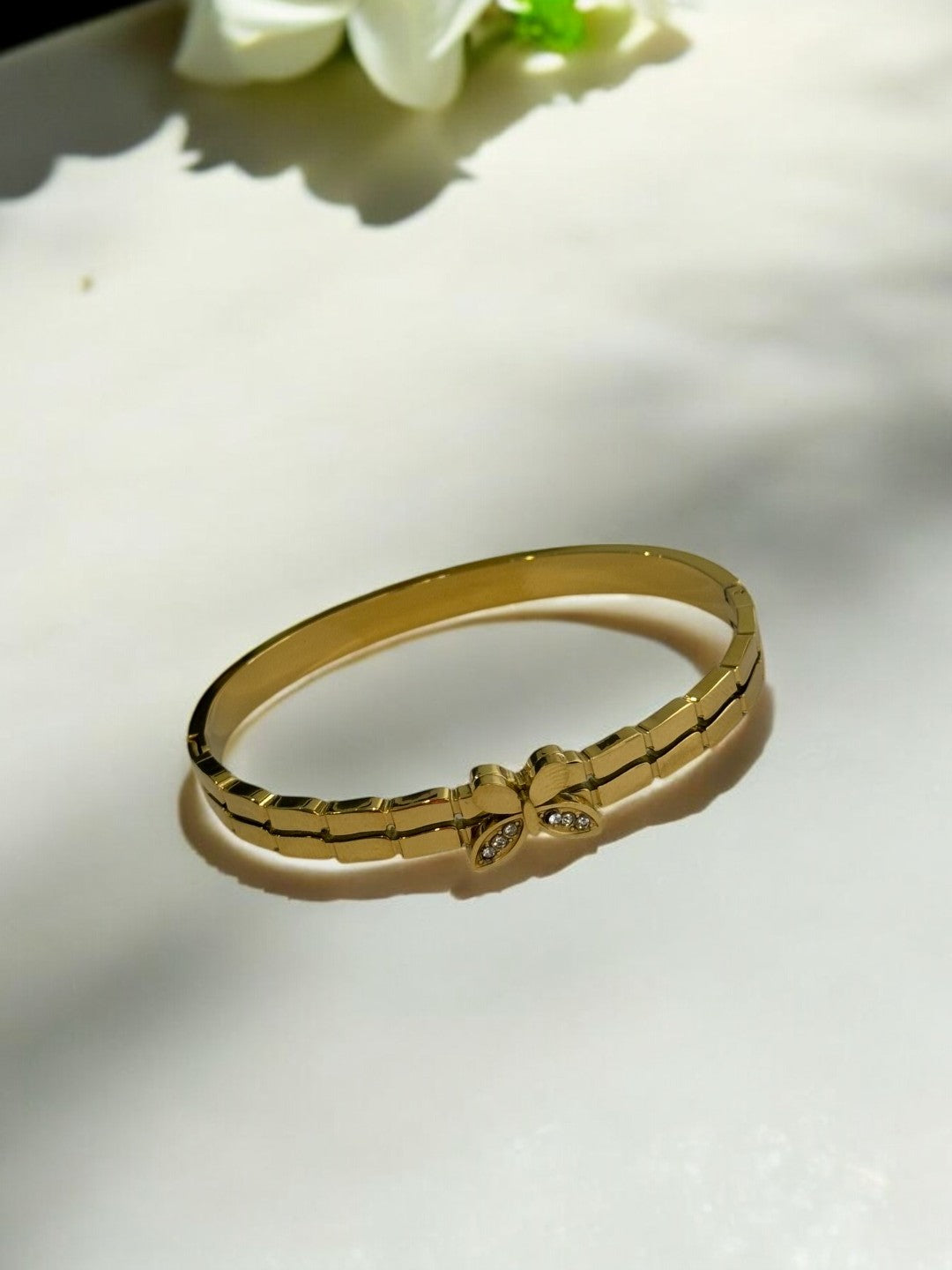 GOLDEN BUTTERFLY BRACELET