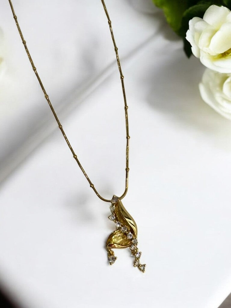 GOLDEN CHAIN WITH SPARKLING DIAMOND 