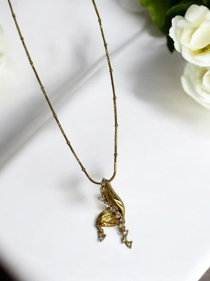 GOLDEN CHAIN WITH SPARKLING DIAMOND 