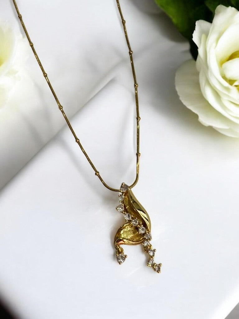 GOLDEN CHAIN WITH SPARKLING DIAMOND 