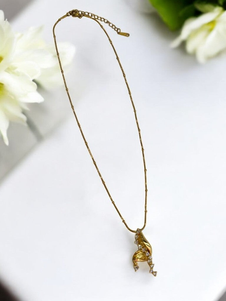 GOLDEN CHAIN WITH SPARKLING DIAMOND 
