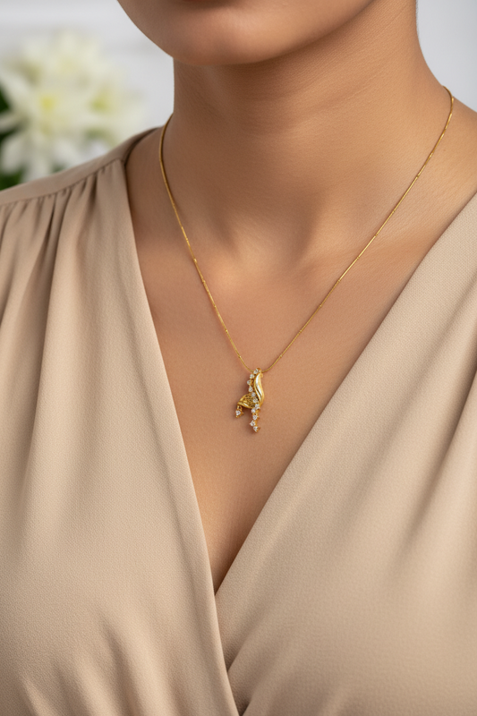 GOLDEN DIAMOND CASEY NECKLACE