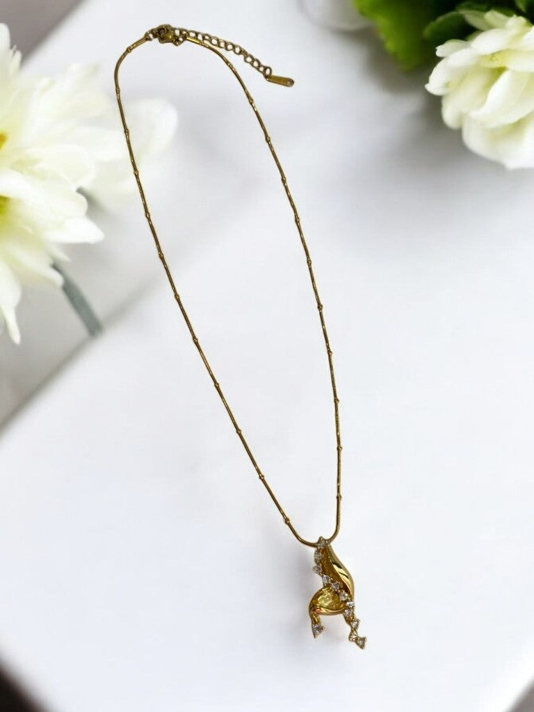 GOLDEN CHAIN WITH SPARKLING DIAMOND 