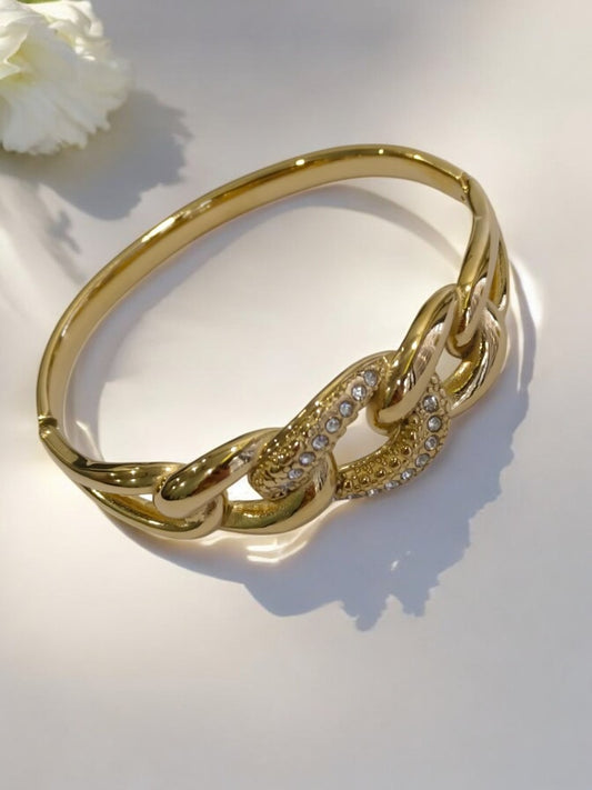 GOLDEN CHAIN LOOK BRACELET WITH SHINY DIAMOND