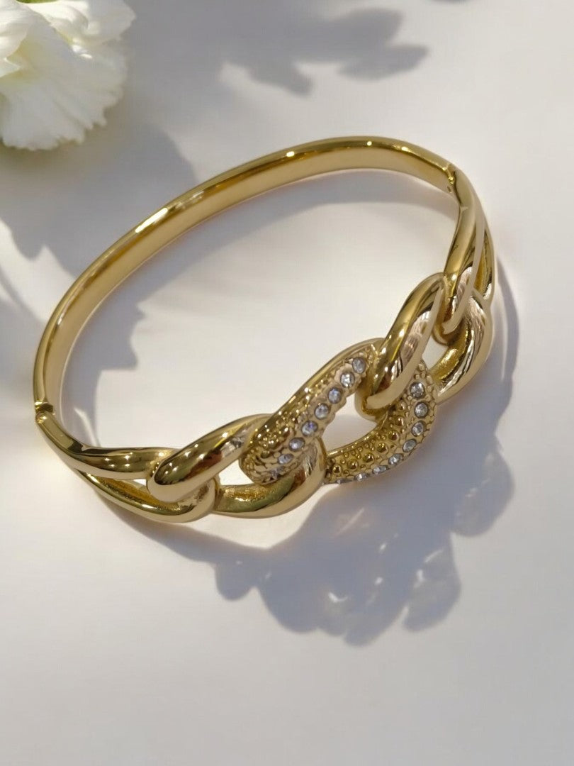 GOLDEN CHAIN LOOK BRACELET WITH SHINY DIAMOND