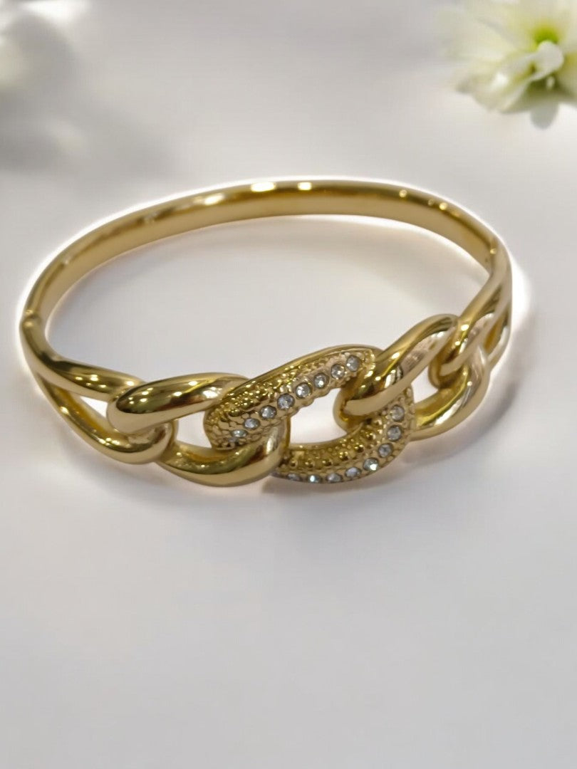 GOLDEN CHAIN LOOK BRACELET WITH SHINY DIAMOND