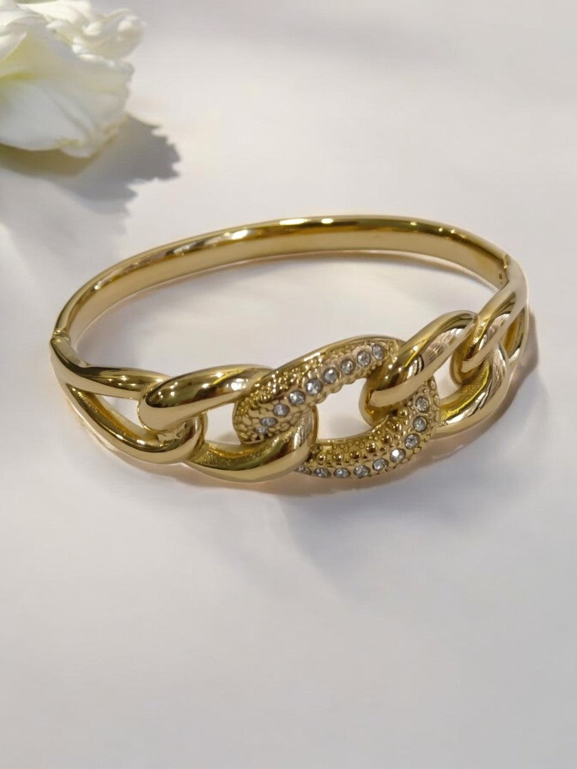 GOLDEN CHAIN LOOK BRACELET WITH SHINY DIAMOND