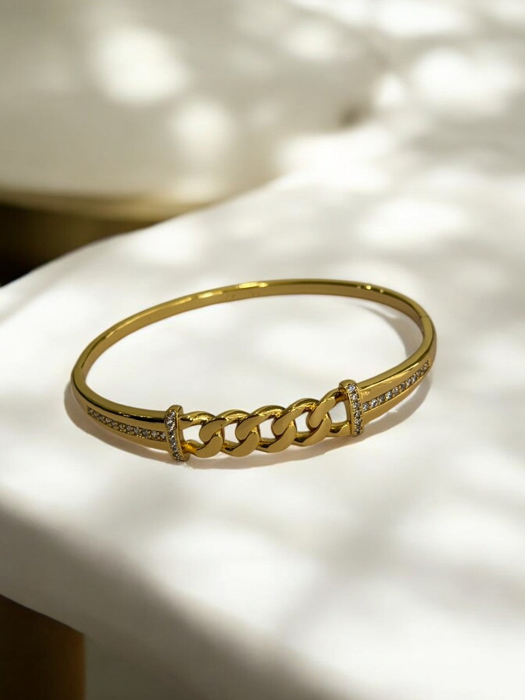 GOLDEN LOOKING LIKE CHAIN DIAMOND BRACELET