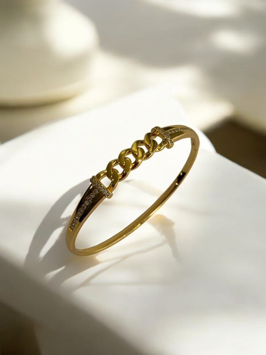 GOLDEN LOOKING LIKE CHAIN DIAMOND BRACELET
