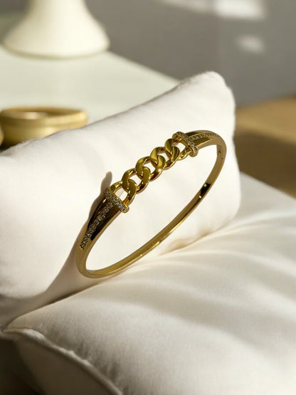 GOLDEN LOOKING LIKE CHAIN DIAMOND BRACELET