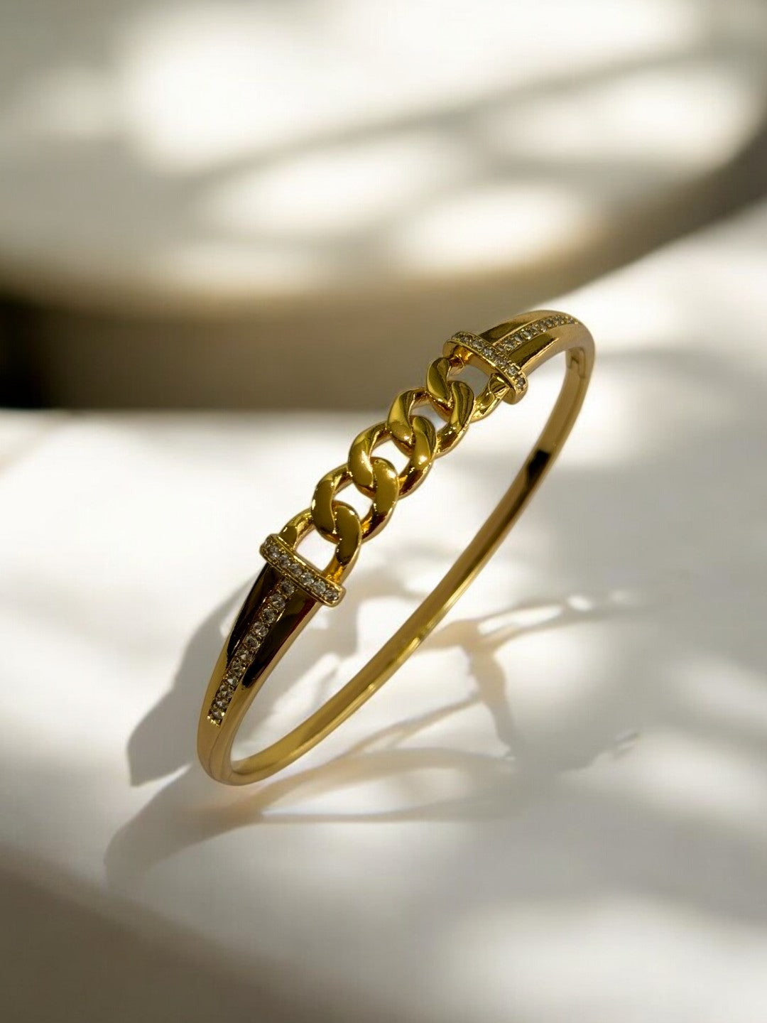 GOLDEN LOOKING LIKE CHAIN DIAMOND BRACELET