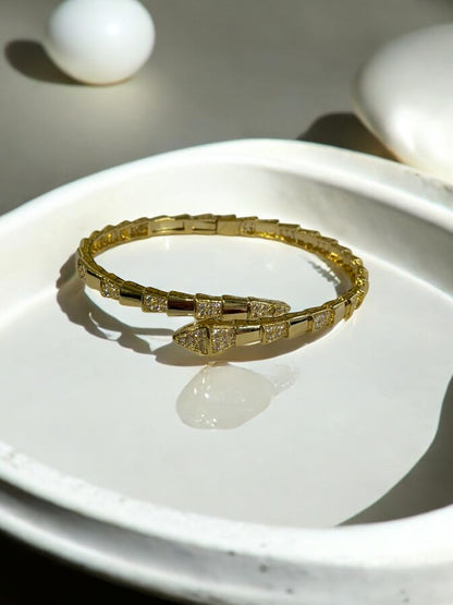 GOLDEN TRENDY BRACELET