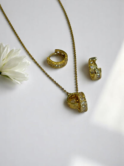 18K GOLD PLATED CHAIN WITH DIAMOND CARTIER PENDENT AND EARRINGS