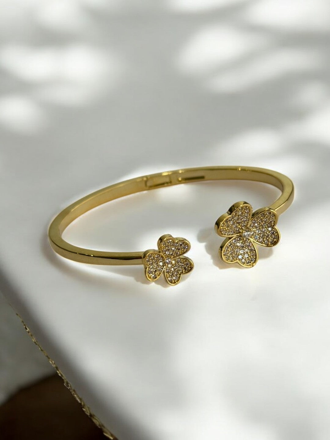 GOLDEN DIAMOND FLOWER BRACELET