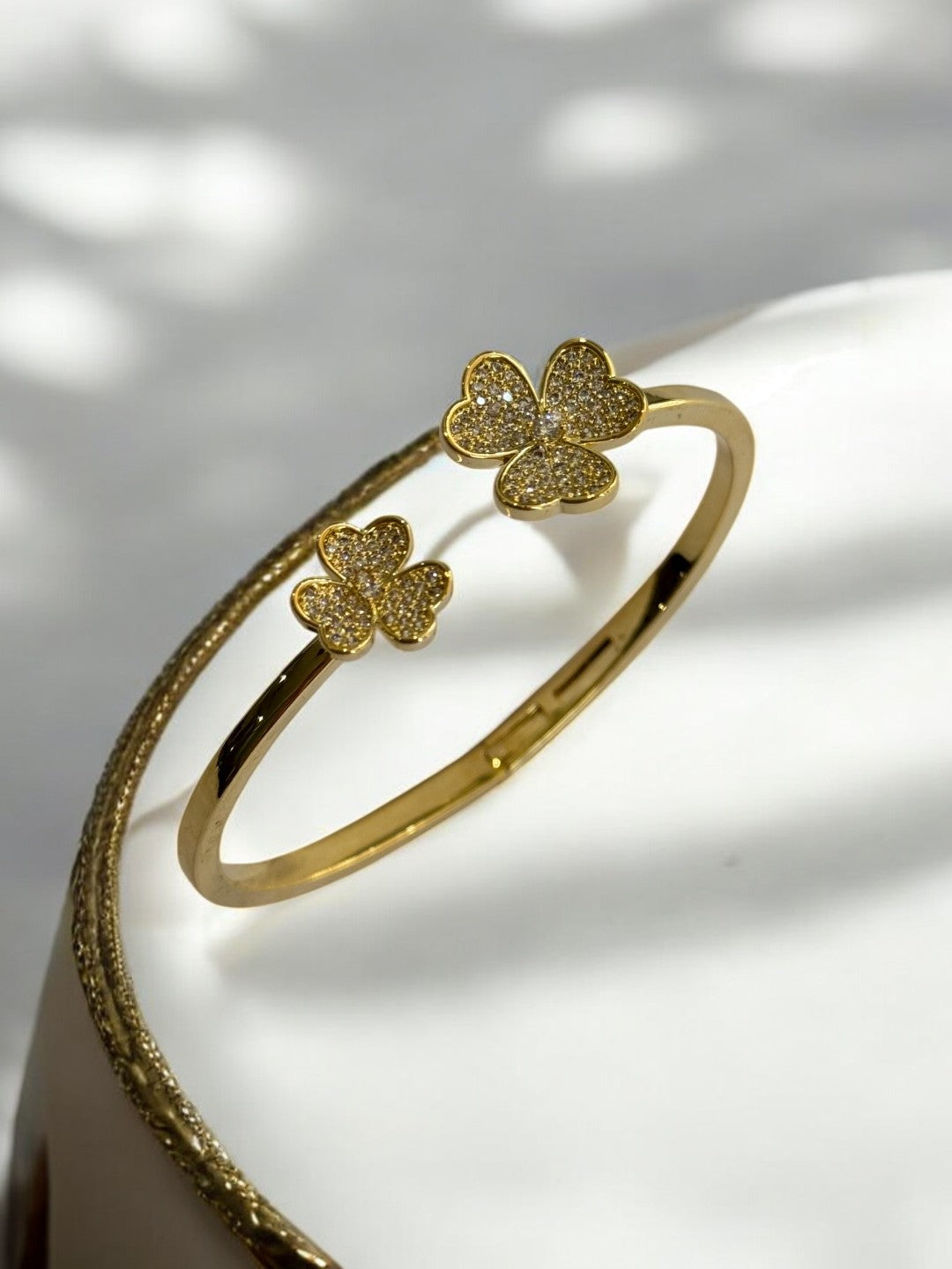GOLDEN DIAMOND FLOWER BRACELET