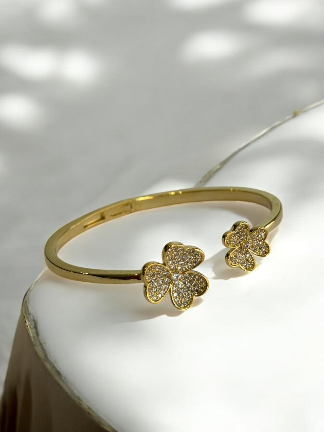GOLDEN DIAMOND FLOWER BRACELET