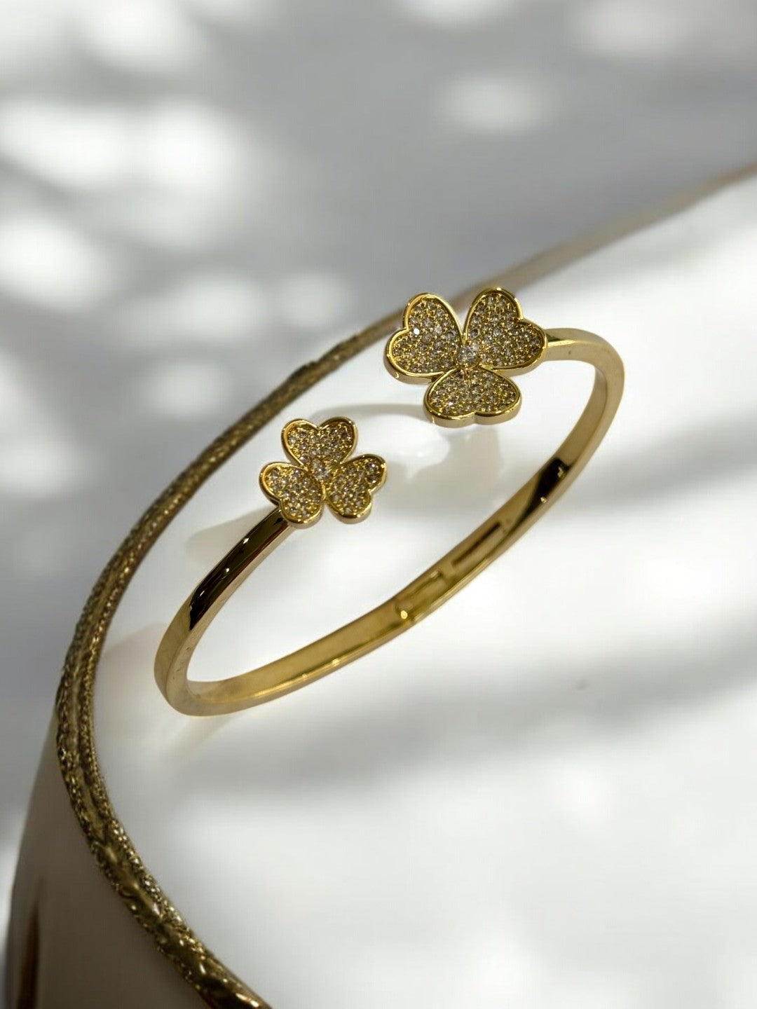 GOLDEN DIAMOND FLOWER BRACELET