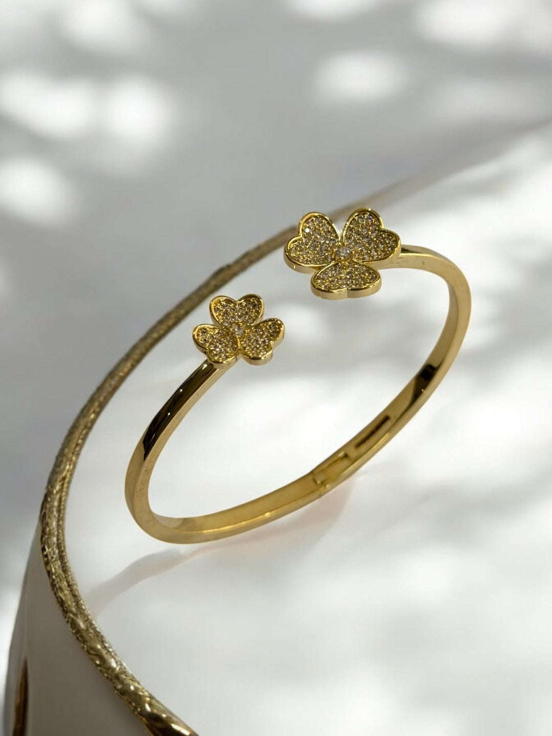 GOLDEN DIAMOND FLOWER BRACELET