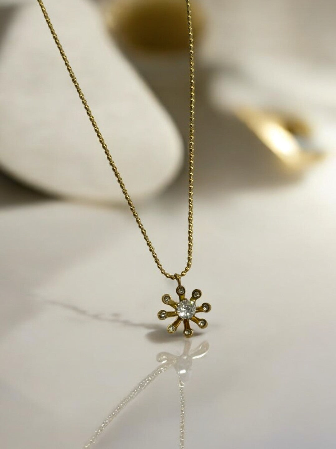 GOLDEN CHAIN WITH DIAMOND FLOWER