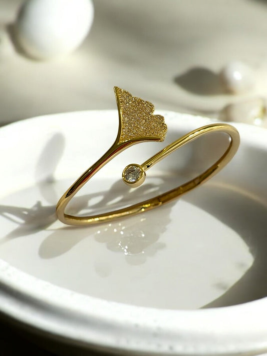 GOLDEN TWINKLING DIAMOND FLOWER PETAL