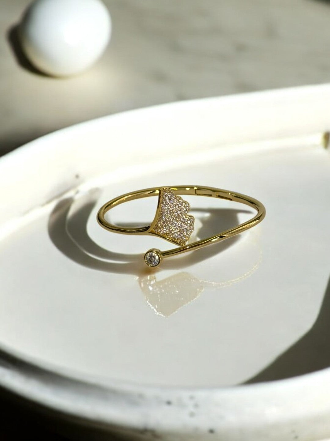 GOLDEN TWINKLING DIAMOND FLOWER PETAL