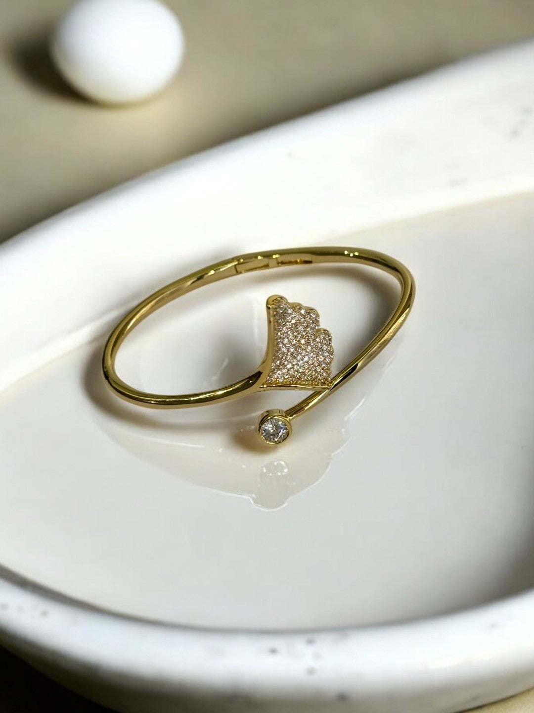 GOLDEN TWINKLING DIAMOND FLOWER PETAL