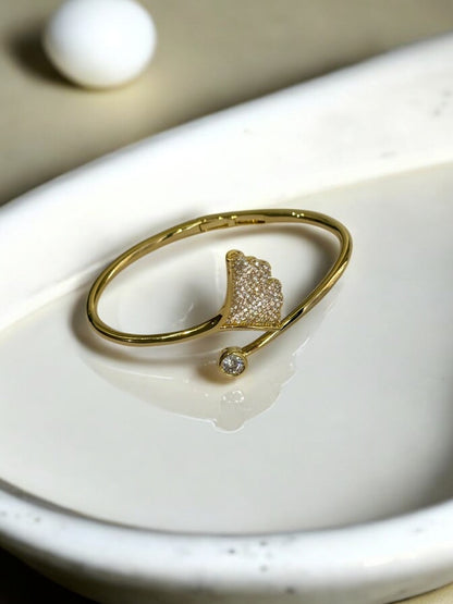 GOLDEN TWINKLING DIAMOND FLOWER PETAL