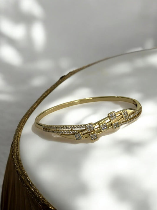 GOLDEN SQUARE DIAMOND BRACELET