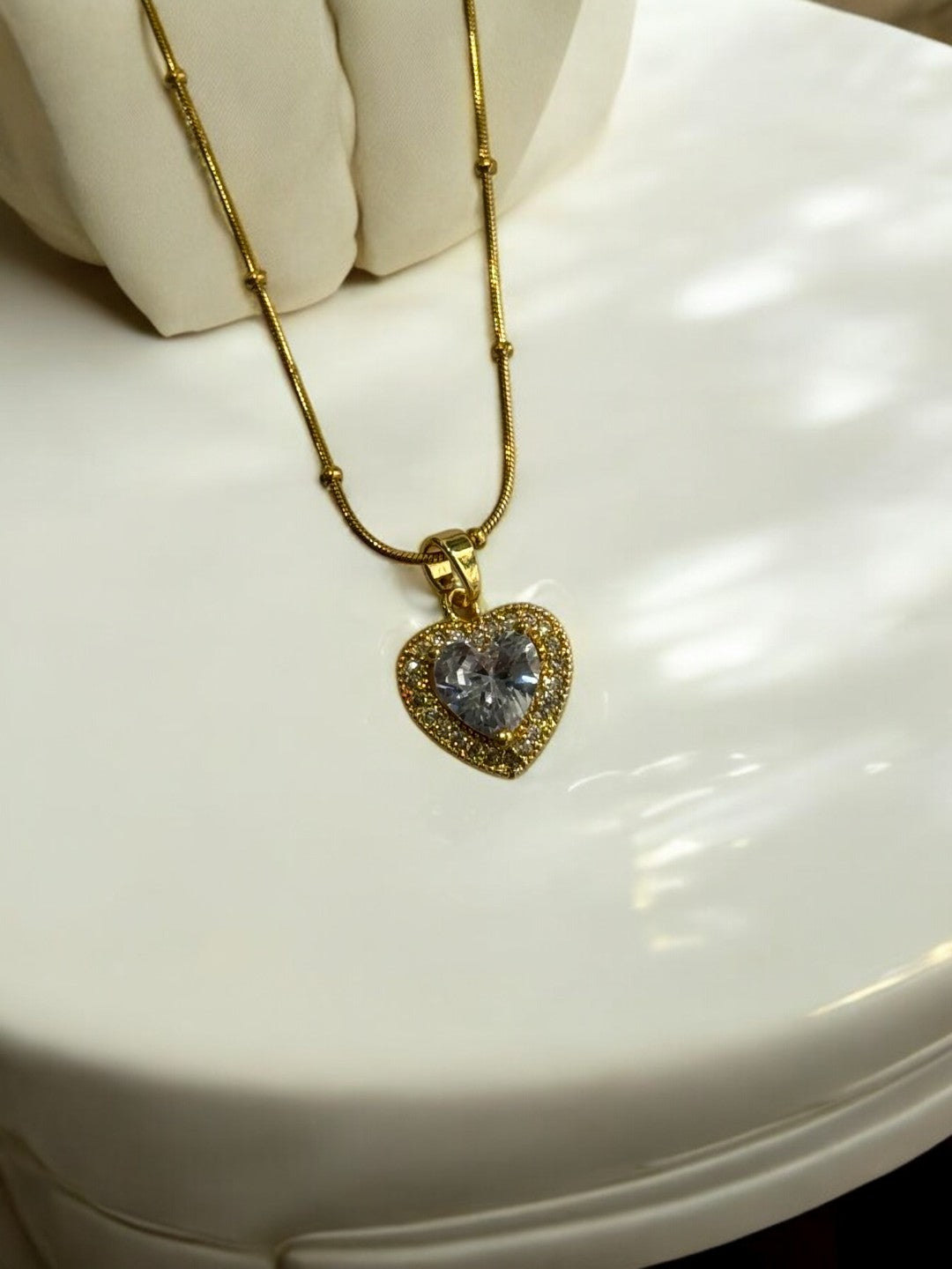 GOLDEN CHAIN WITH DIAMOND HEART 