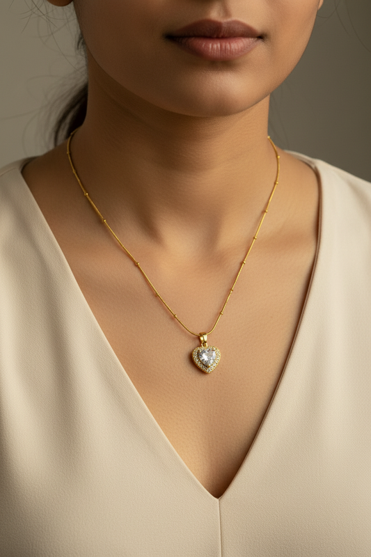 GOLDEN DIAMOND HEART HAYESHA NECKLACE