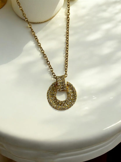 GOLDEN CHAIN WITH DIAMOND PENDENT