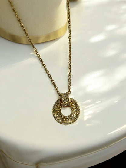GOLDEN CHAIN WITH DIAMOND PENDENT