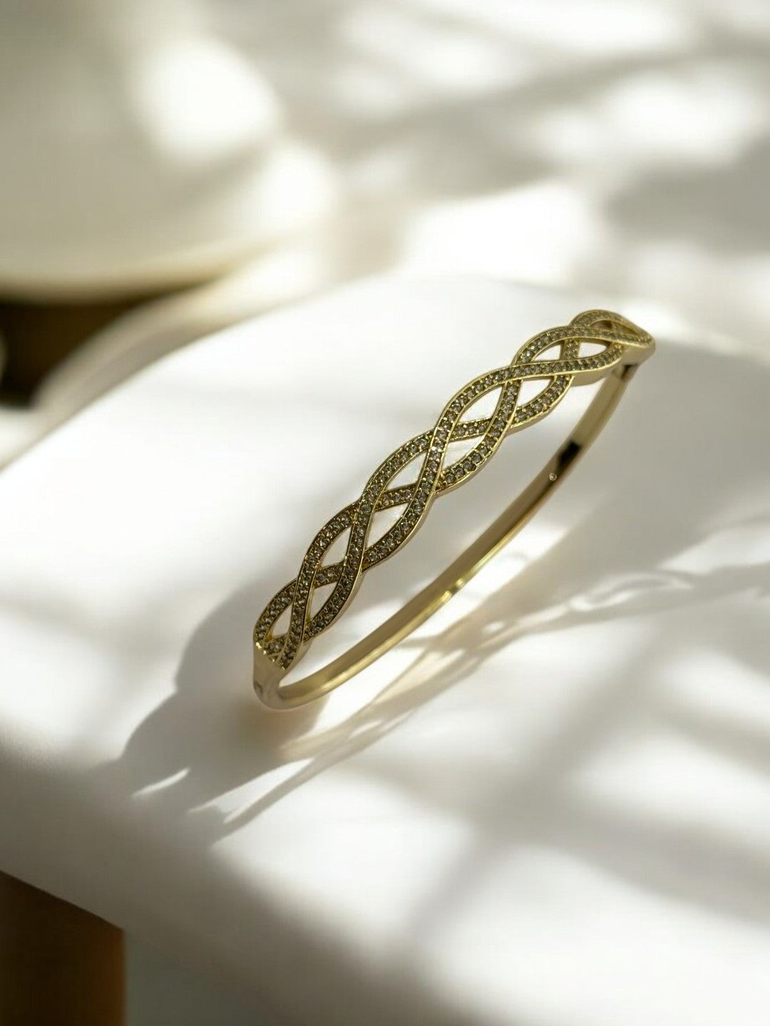GOLDEN DIAMOND ELEGANT BRACELET
