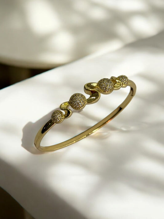 GOLDEN DIAMOND TRENDY BRACELET