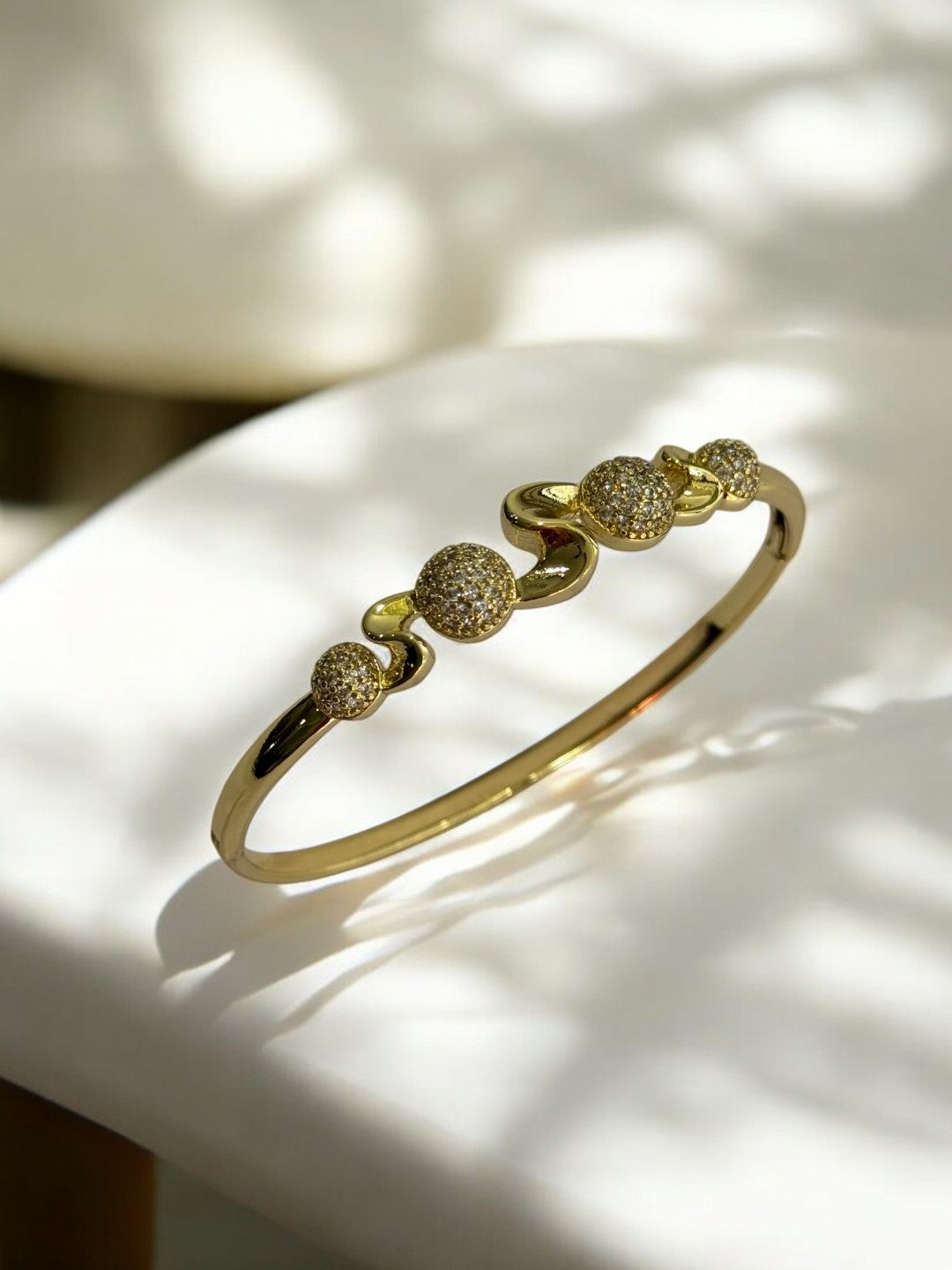 GOLDEN DIAMOND TRENDY BRACELET