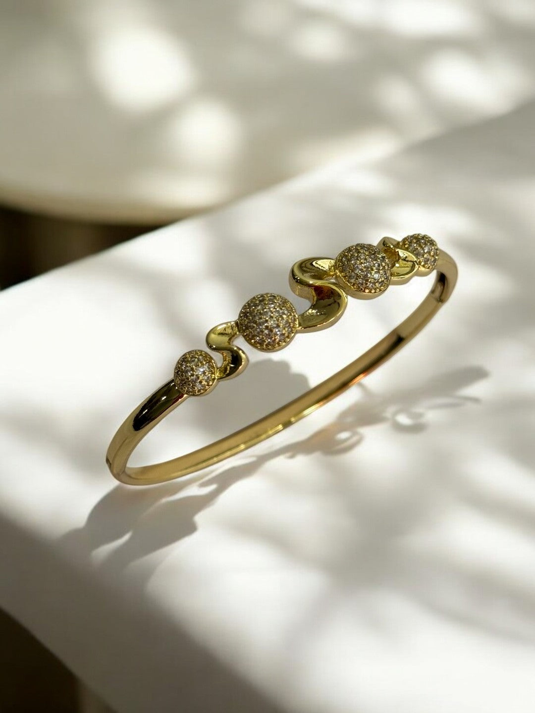 GOLDEN DIAMOND TRENDY BRACELET