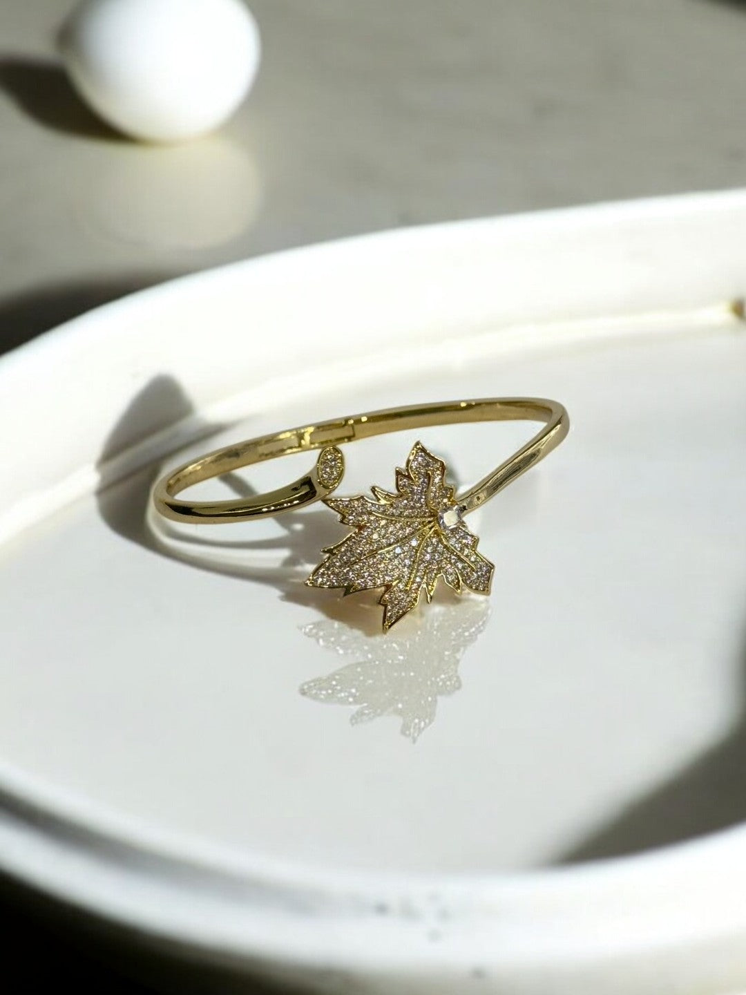 GOLDEN SHIMMERING DIAMOND LEAF