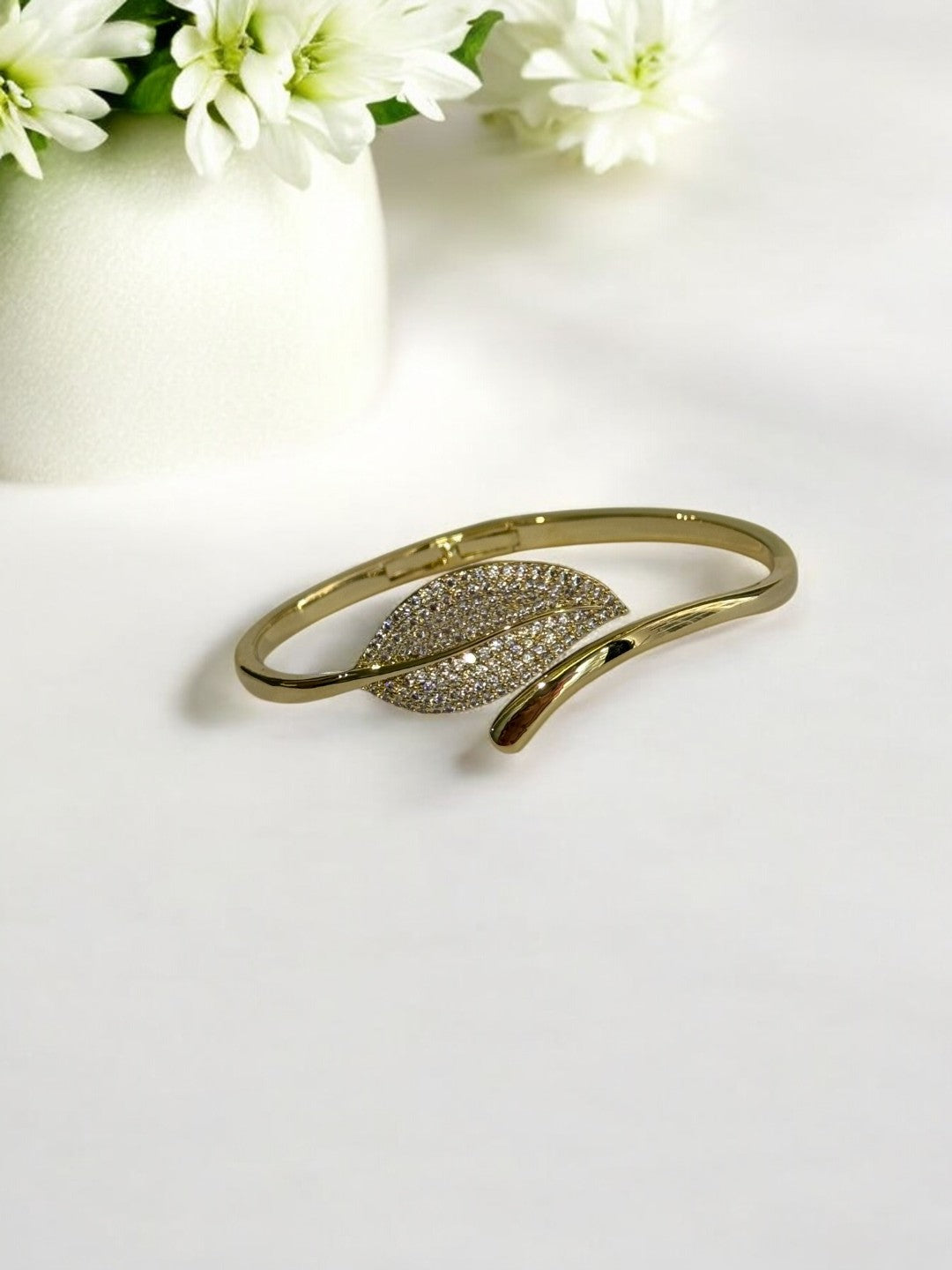 GOLDEN SHIMMERING DIAMOND LEAF