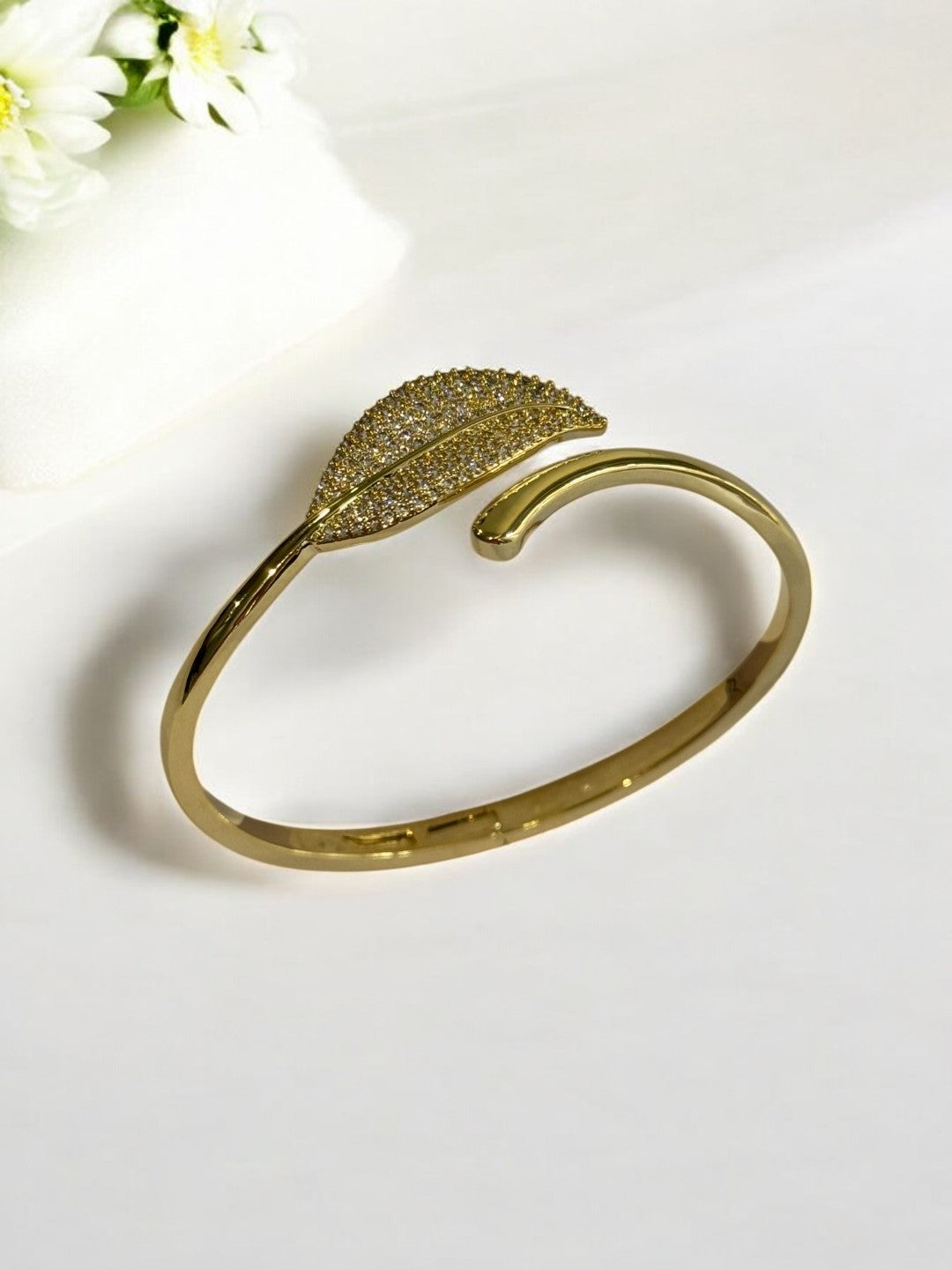 GOLDEN SHIMMERING DIAMOND LEAF