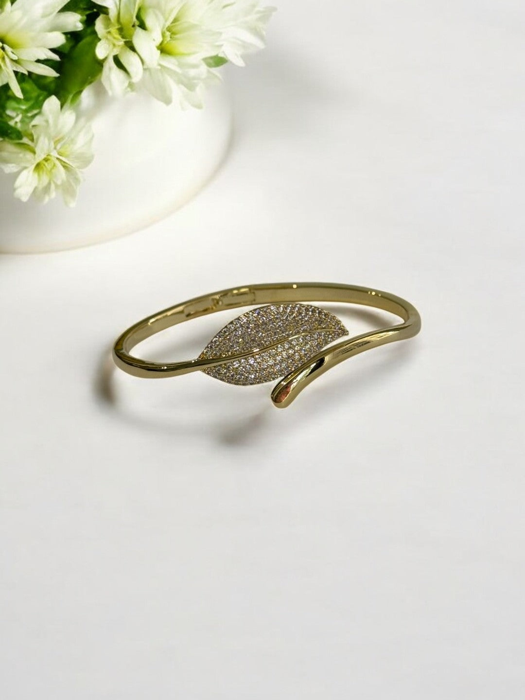 GOLDEN SHIMMERING DIAMOND LEAF