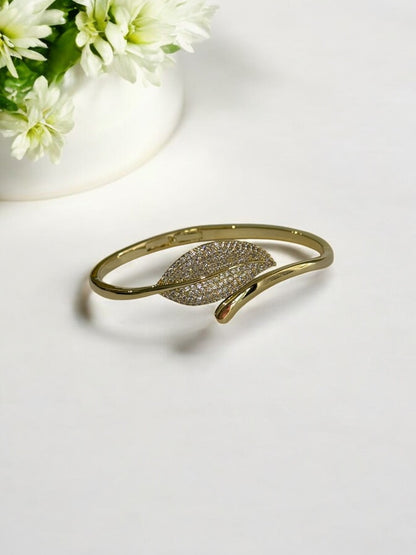 GOLDEN SHIMMERING DIAMOND LEAF